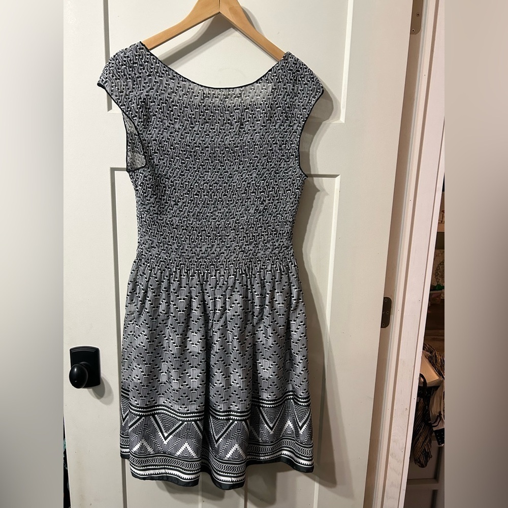 Max Studio Black and White Geometric Midi Dress - Picture 2 of 6